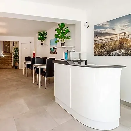 Beetroot Mallorca Готель